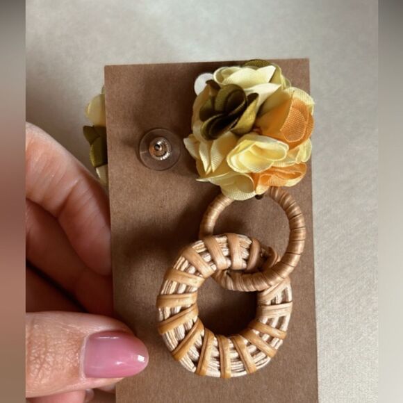 boho flower dangle earrings A550 - Picture 6 of 6